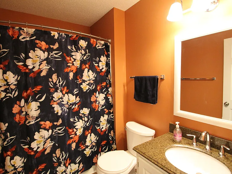 106 Elliott St W — Photo 15