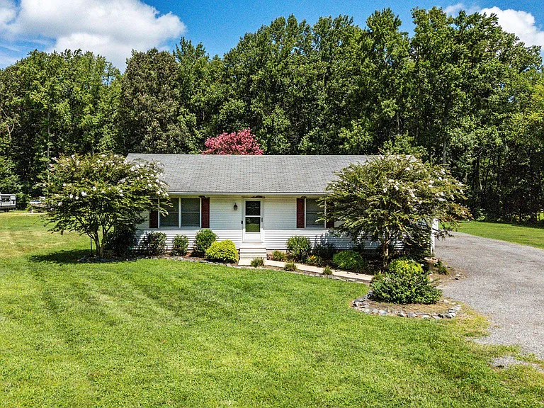 305 Merrick Corner Rd — Photo 2