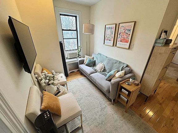 2nd image of 29 Cornelia St #Xz