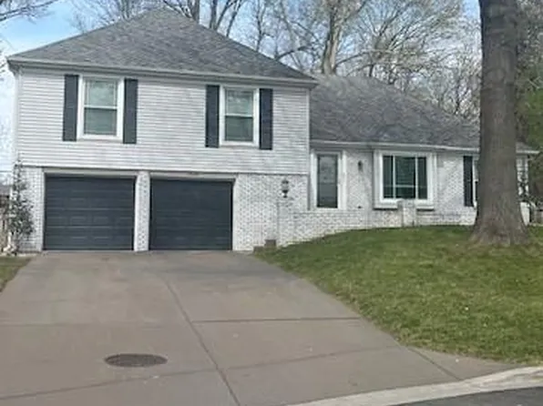 7626 Canterbury Dr, Prairie Village, KS 66208