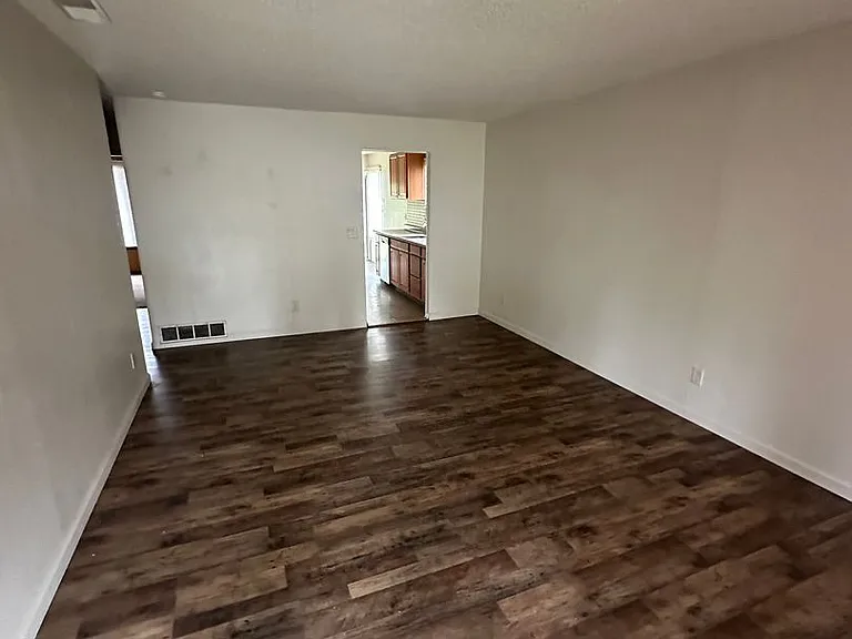 912 Feather Dr — Photo 6