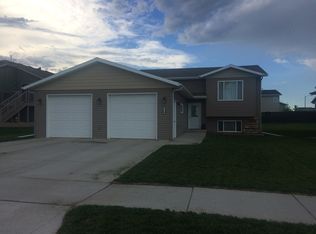 3920 48th St NW, Mandan, ND 58554