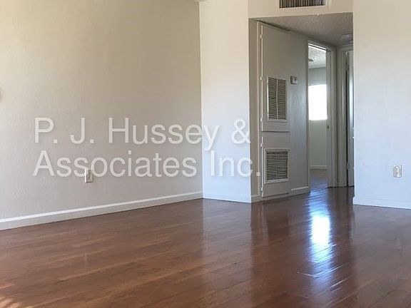 3rd image of 3316 W Loma Ln Unit 4