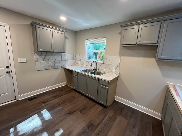 3905 Robinson Rd — Photo 6