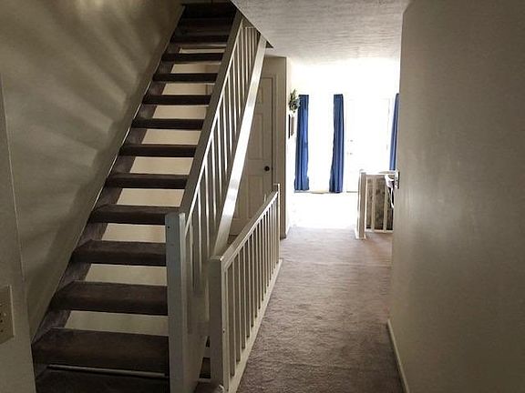 5th image of 1016 Stratford Ct #4