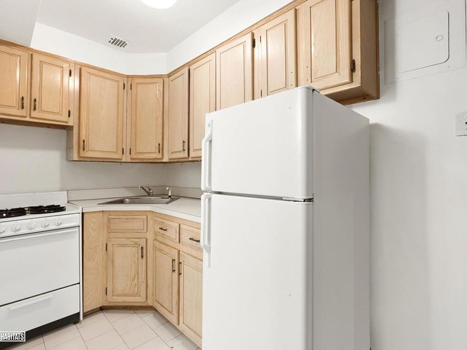 2nd image of 323 W 82nd St APT 4b