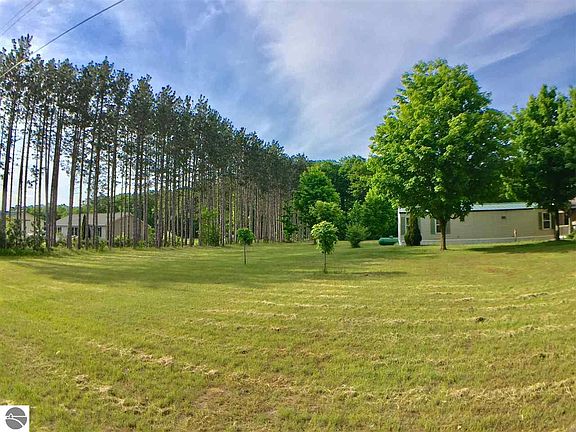 4th image of 5582 Pine Aire Dr