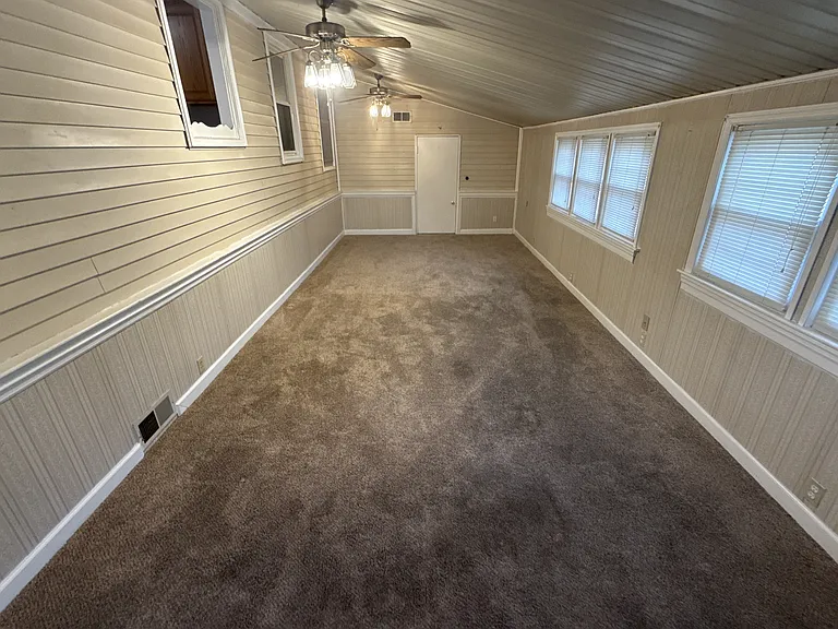 223 Wiegel Dr — Photo 20