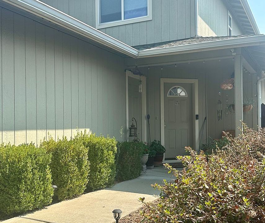 2nd image of 315 & 317 NE Cooper Ln