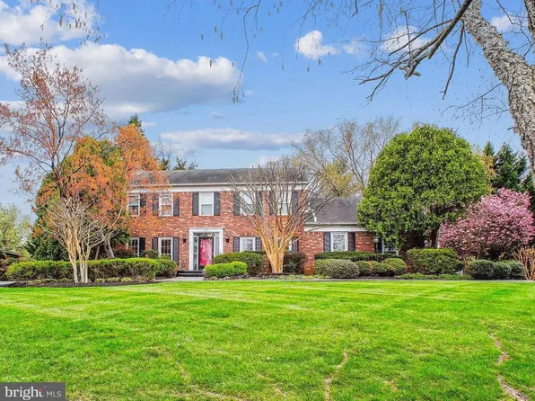 2715 Copper Creek Rd, Herndon, VA 20171