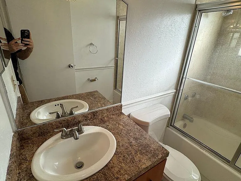 201 Brittany E — Photo 17