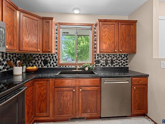 5th image of 811 Lois Ln