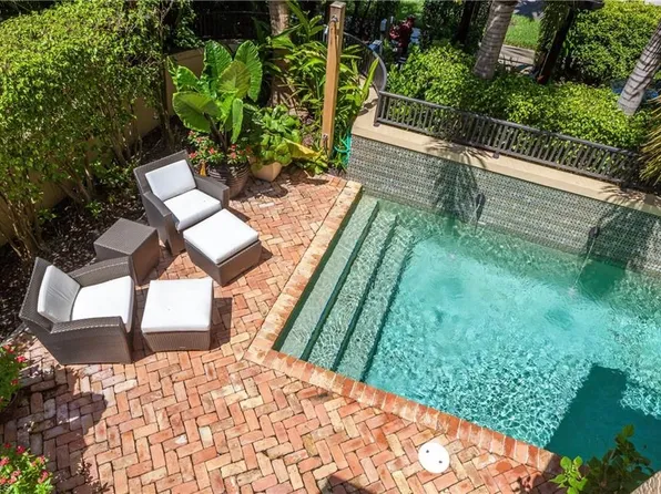 220 5th Ave S, Naples, FL 34102