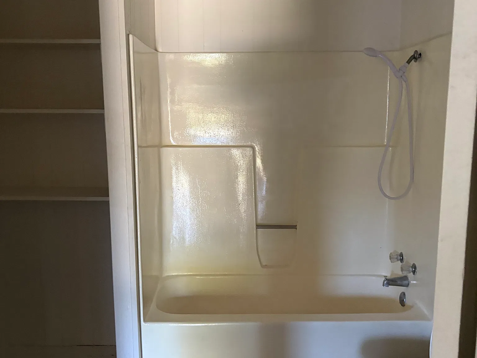 2 bed, 864 sqft, $900 — Photo 2