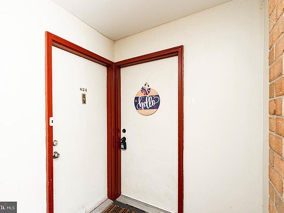 3rd image of 823 Meadowview Ln #823