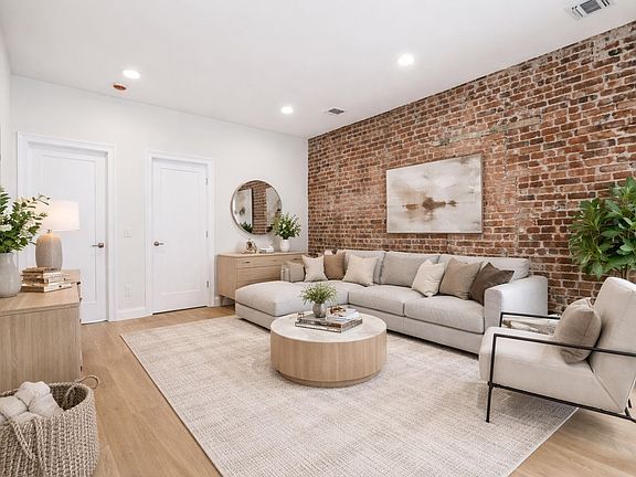 3rd image of 233 1/2 Summit Ave #4