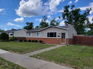 34812 Glover St, Wayne, MI 48184