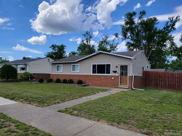 34812 Glover St, Wayne, MI 48184
