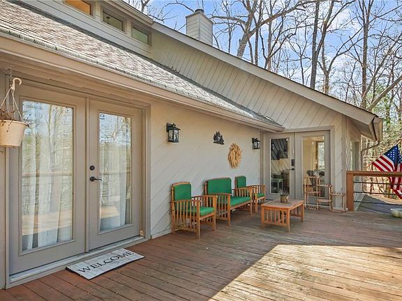 2nd image of 334 Lake View Trce