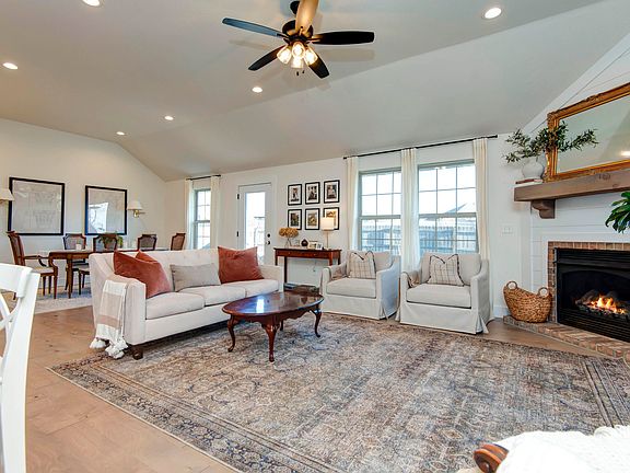 3rd image of 5565 W Pine Street