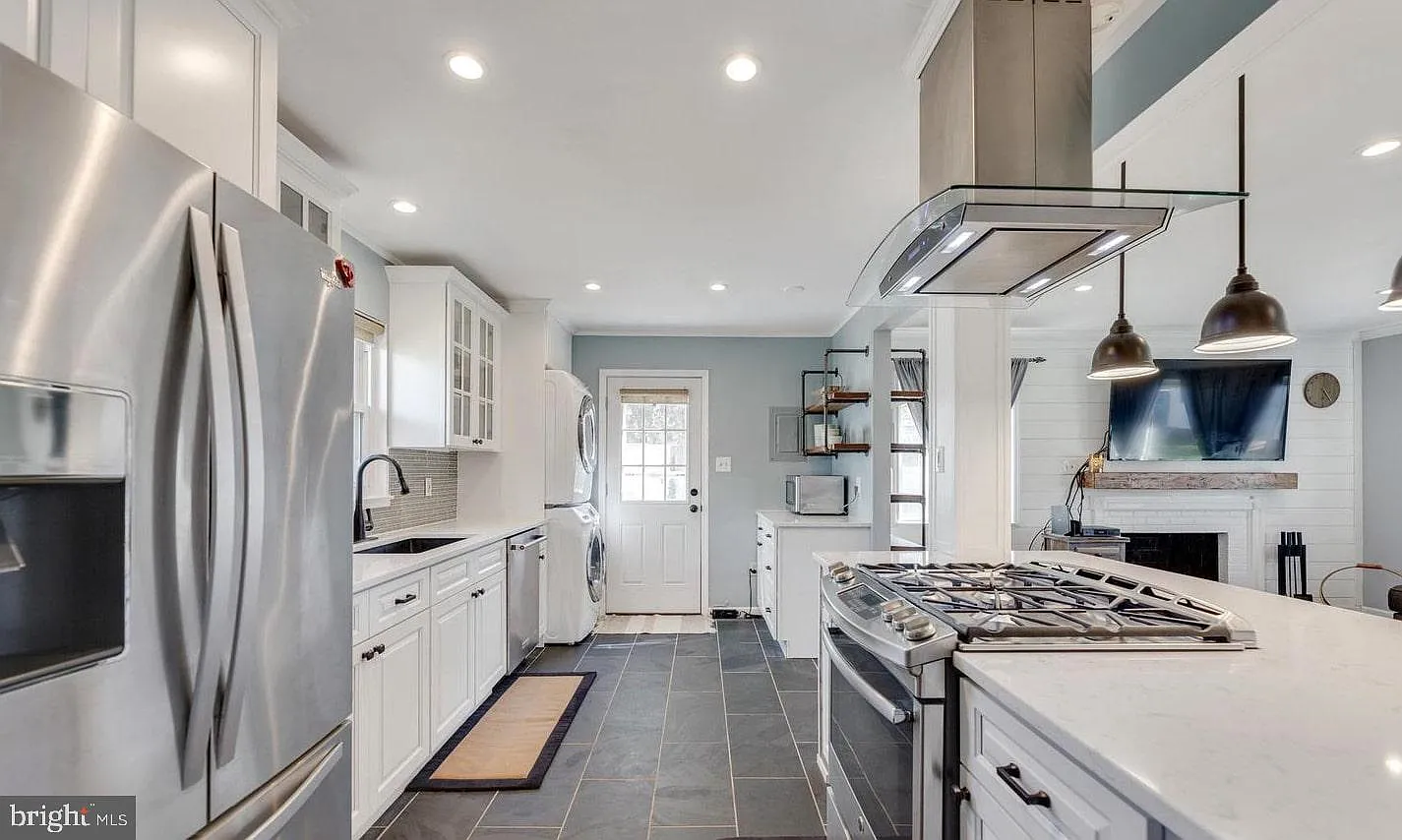 3 bed, 2.0 bath, 1315 sqft, $3,500 — Photo 4