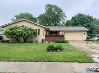 4404 S Glenview Rd, Sioux Falls, SD 57103