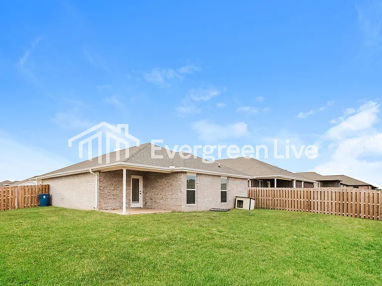 5900 Hoover St — Photo 16