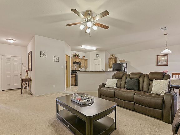 4th image of 2627 Cypress Point Dr