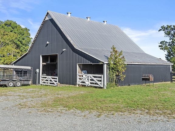 8th image of 555 Williams Rd