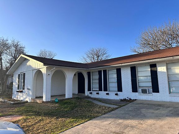 2nd image of 806 E Mountain St