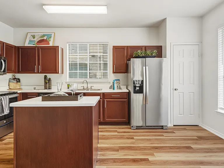 Village on the Parkway Apartments — Photo 18