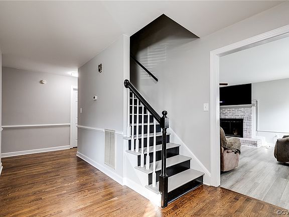 5th image of 3357 New Castle Dr