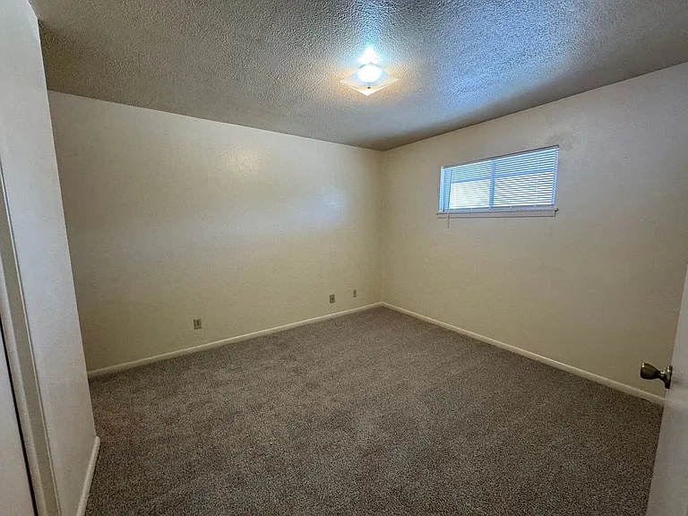 806 Safady St — Photo 24