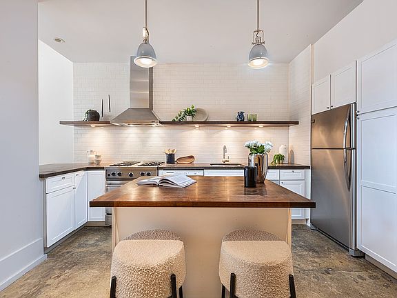 3rd image of 529 W 42nd St APT 6C