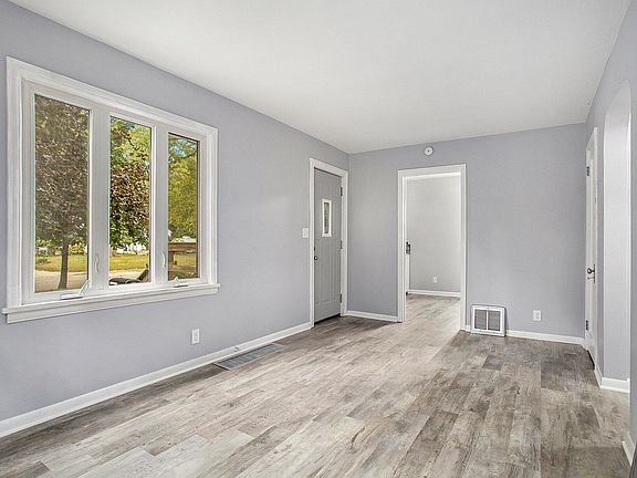 5th image of 320 Miller Ave