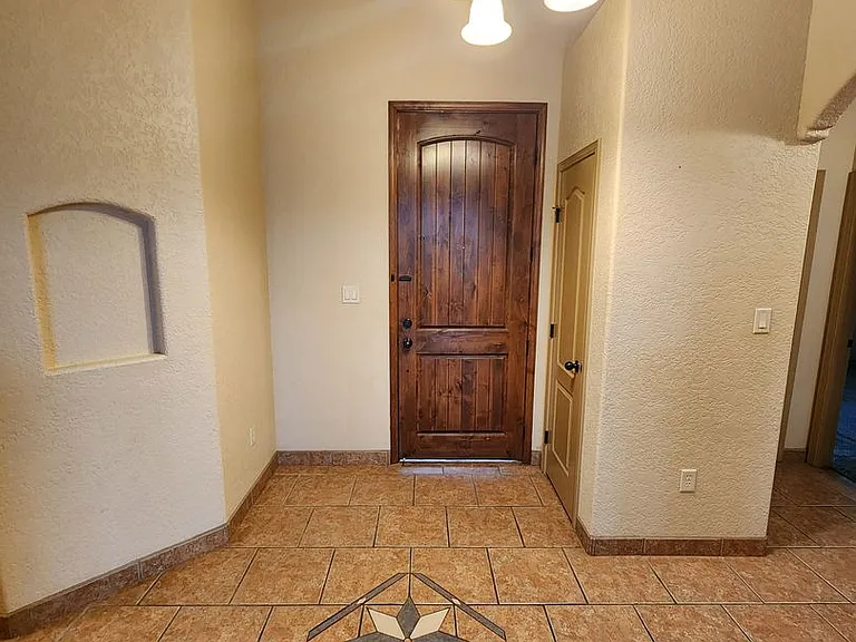 2105 San Patricio Loop — Photo 4