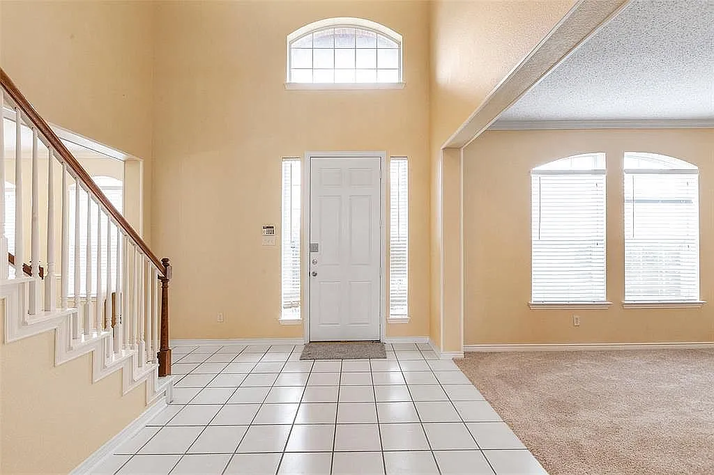4 bed, 3281 sqft, $2,850 — Photo 2