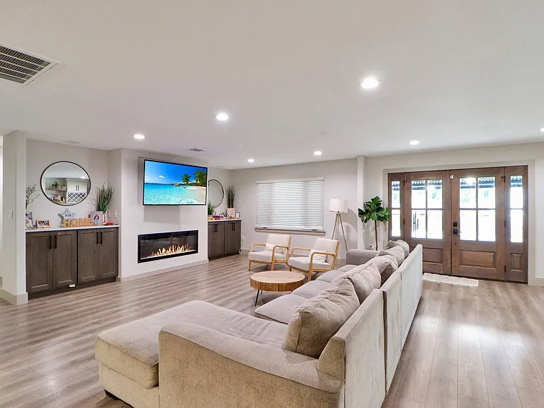 6039 McKnight St — Photo 3