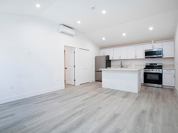 4th image of 6932 Fallbrook Ave