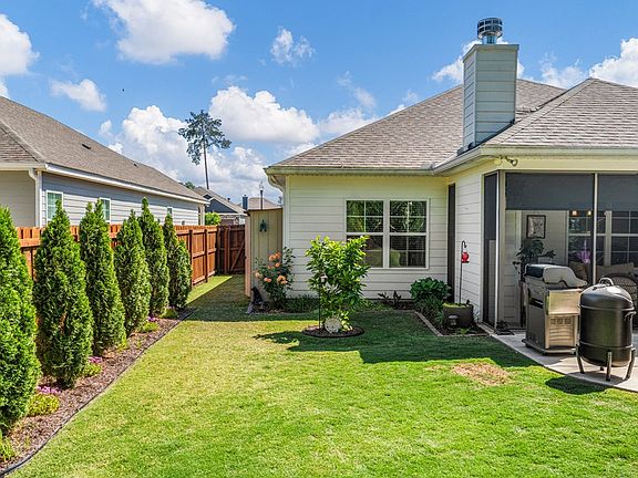 4th image of 8007 Barton Dr