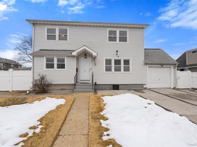 22 Woodcrest Road, Hicksville, NY, 11801