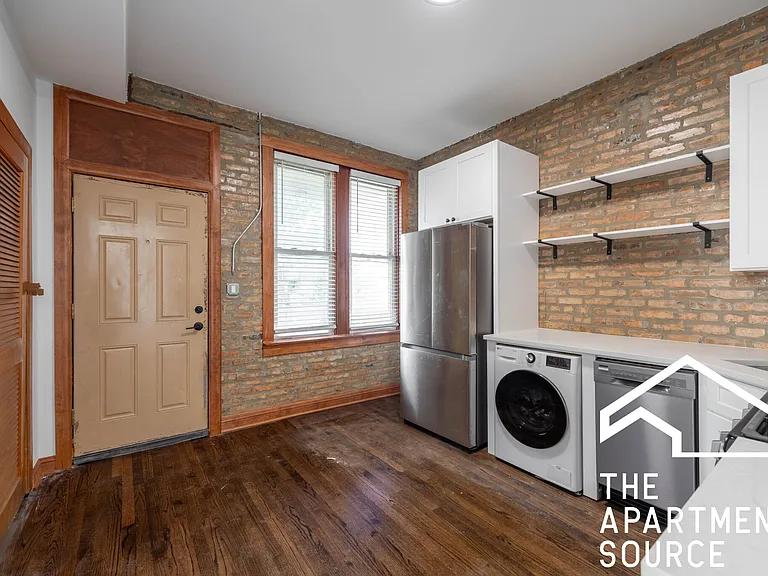 2842 W Augusta Blvd #2W — Photo 2