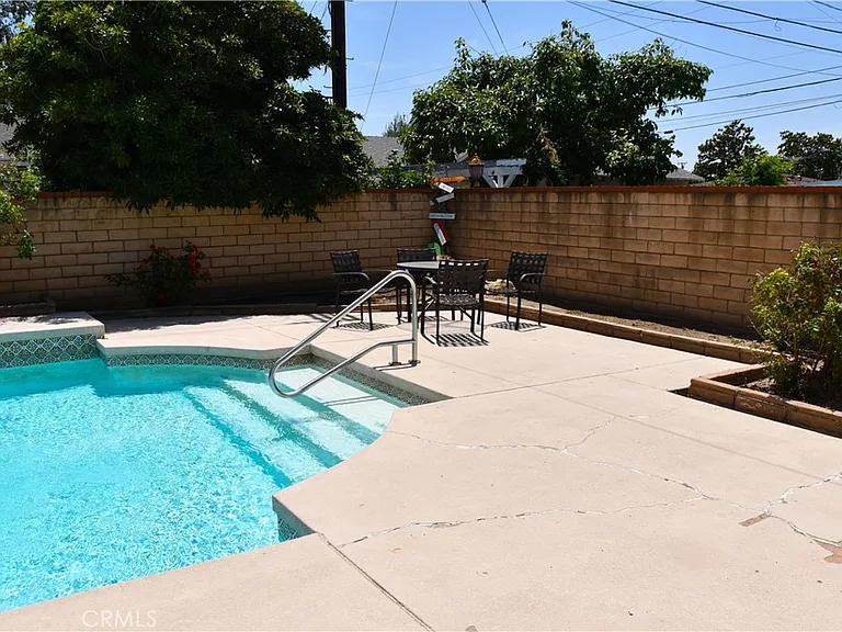 522 E Collins Ave — Photo 58