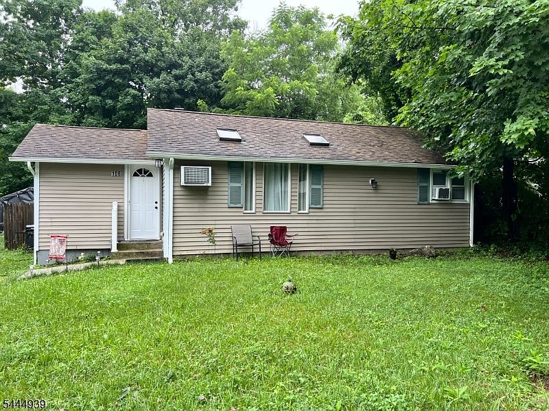 1st image of 106 Breakneck Rd
