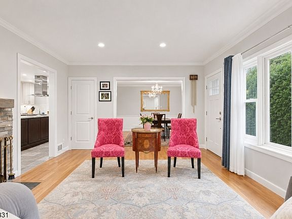 4th image of 35 Mercier Pl