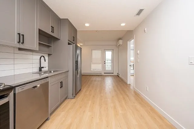 350 Livingston Cmn NE #3305 — Photo 2