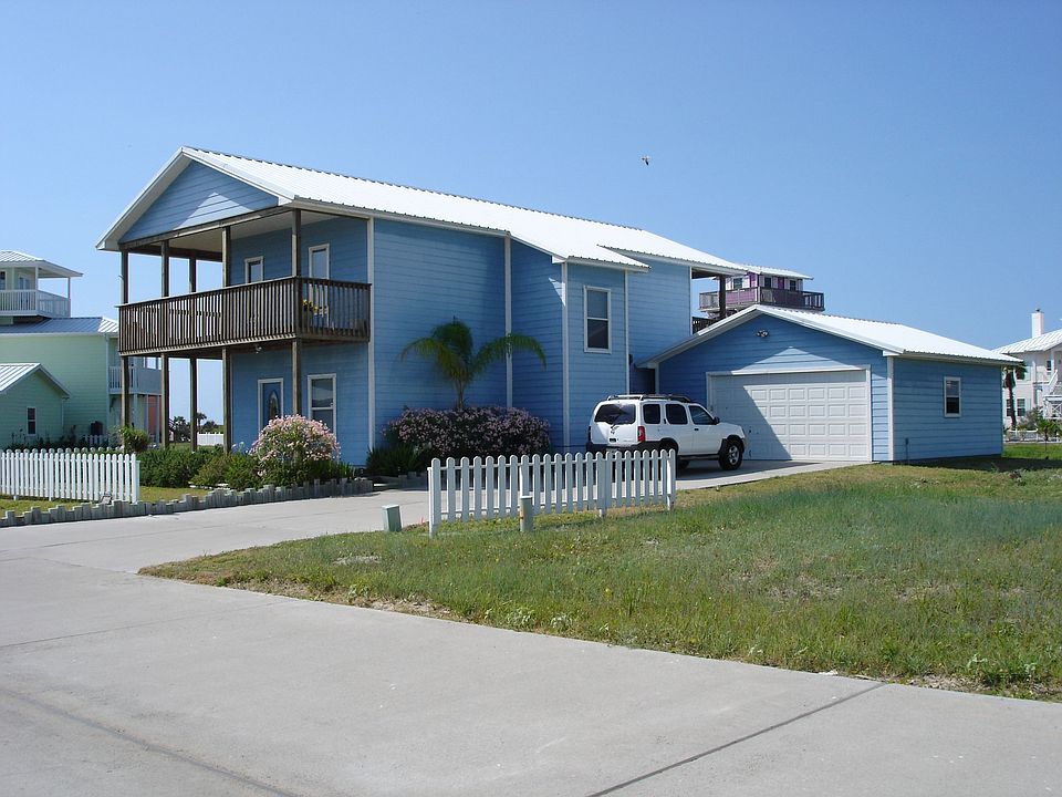 House / Large Garage / Lots of Parking...