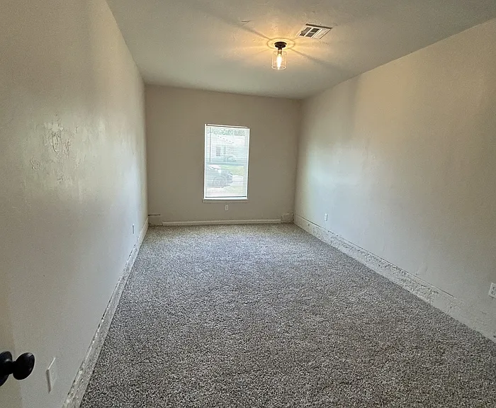 101 S Dallas Ave — Photo 14