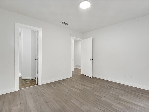 5th image of 2538 Cumberland Dr