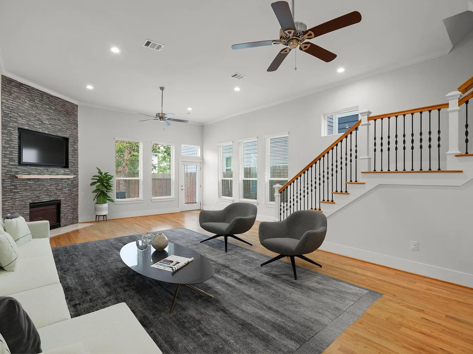 4 bed, 2.5 bath, 2826 sqft, $2,950 — Photo 1
